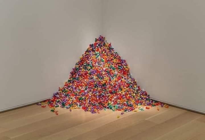 Гора конфет